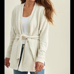 AMOUR VERT TRINITY NOUVEAU FLEECE CARDIGAN IN BRUSHED OATMEAL